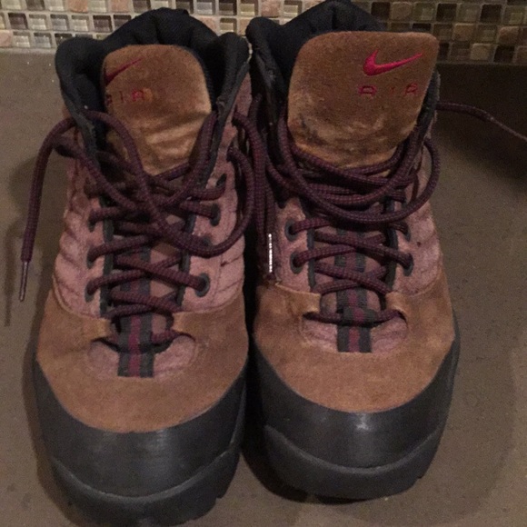 nike air hiking boots